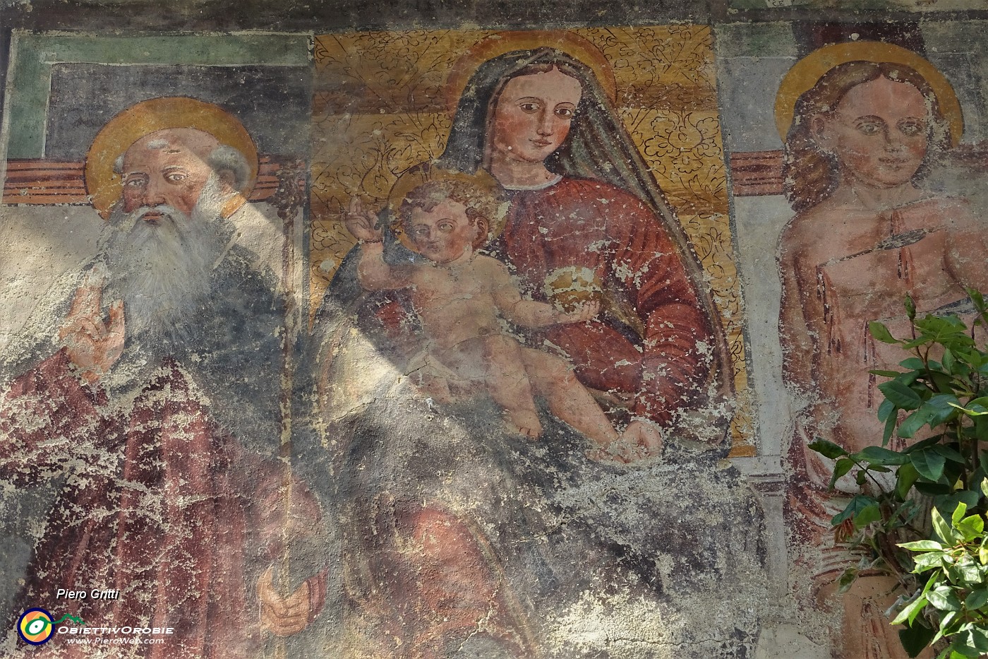 86 Rientrato al Cantello ammiro l'affresco di casa Annovazzi.JPG